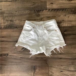 GUC Levi’s jean shorts Size: Women’s small
